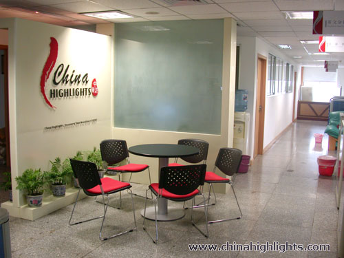 Guest Table in China Highlights Office
