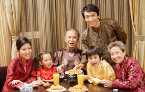 family gathering on Mid-Autumn Festival