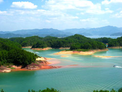 The beautiful natural scenery of Thousand Islets Lake