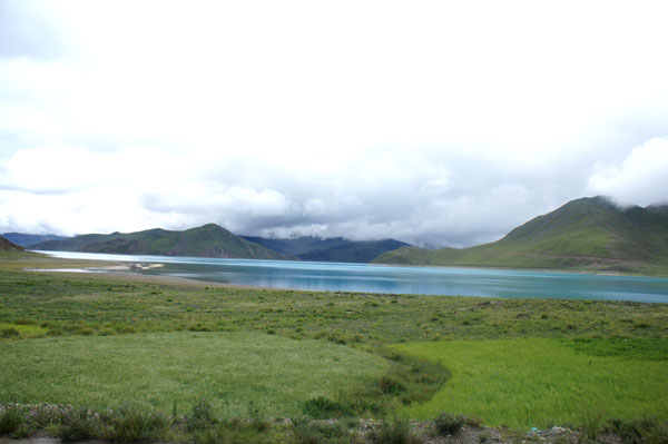 The beautiful Yamdrok Lake