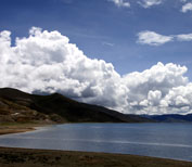 Yomdrok Lake