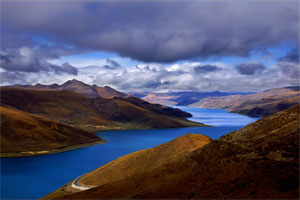 Yamdrok Lake