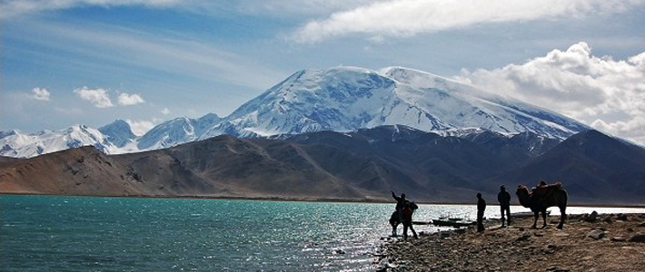 Karakuri Lake and Mount Muztagata Hiking Tour Karakuri Lake and Mount Muztagata Hiking Tour