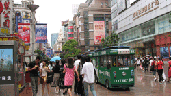Nanjing Road is the most classic shopping street in Shanghai