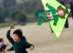 Flying kite at Qingming Festival