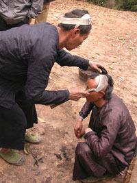 Shaving head with sickle