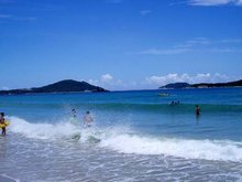 Februay is the peak travel season in the warm Hainan Island