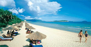Sunny beach, Yalong Bay