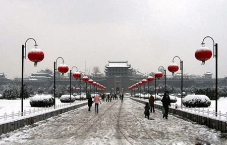Xian covered in thin snow