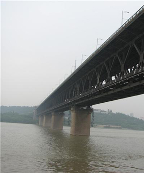 the first bridge over the Yangtze River