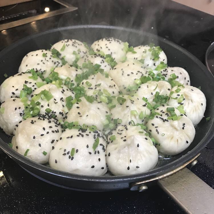 Fry xiaolongbao